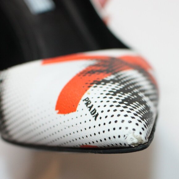 Prada Rare Graffiti Eye Pointy Toe Pumps Shoes in size EU 40 / US 10 - Picture 12 of 12